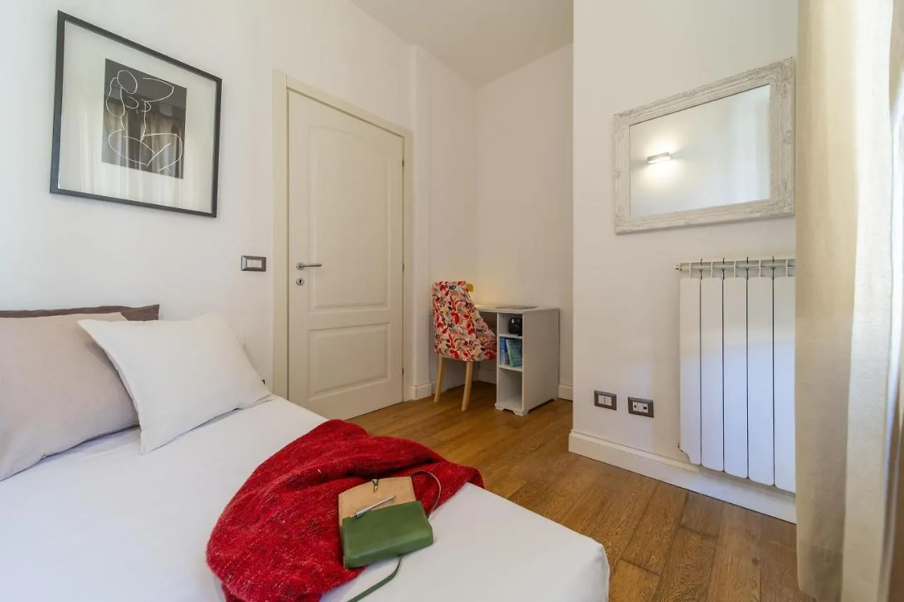 Bright Santa Croce Apartment Florence Italy
