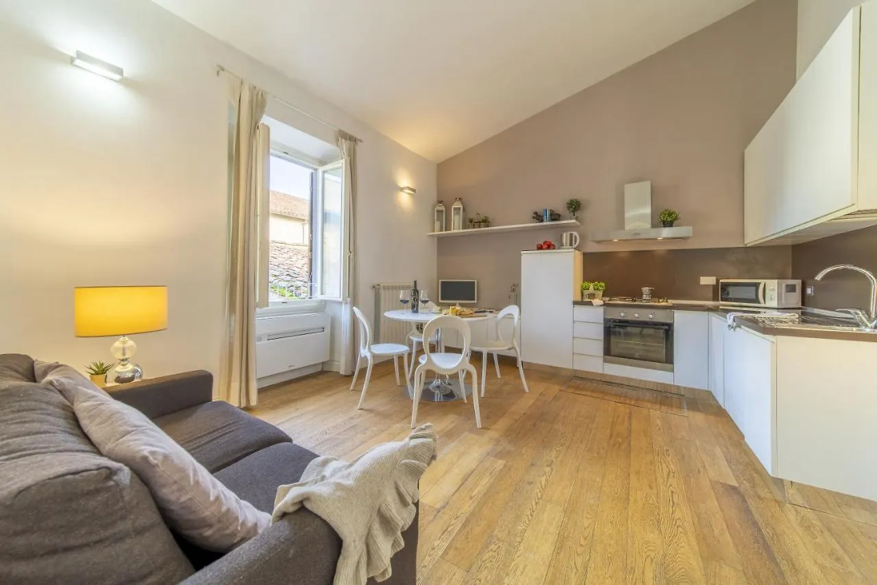 Bright Santa Croce Apartment Florence