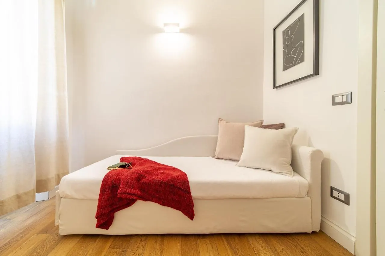 Bright Santa Croce Apartment Florence