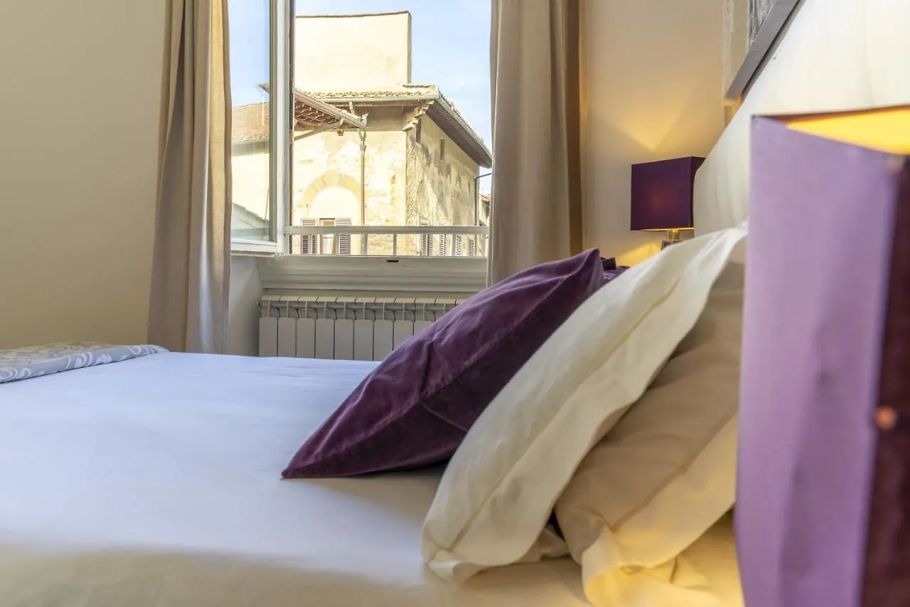 Bright Santa Croce Apartment Florence